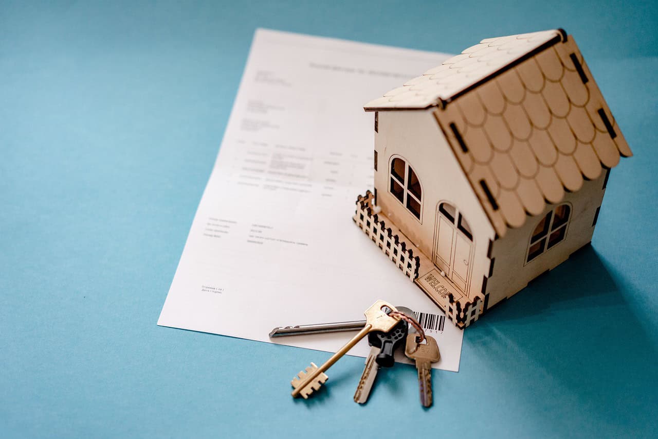 how to structure real estate investment company