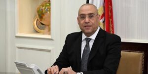 وزير الإسكان يتابع موقف تقدم الأعمال بمشروعات العاصمة الإدارية الجديدة