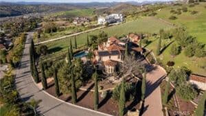 Michelle Mack of ‘California Girls’ Cosmetics Theft Ring Desperately Tries To Unload San Diego Mansion