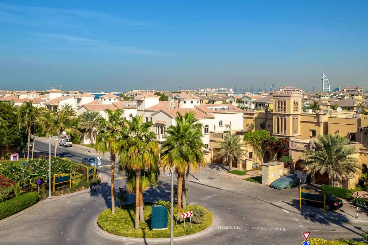 Renting Villas in Dubai Hills Estate vs Arabian Ranches