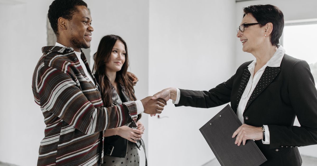How to Become a Real Estate Agent in Illinois
