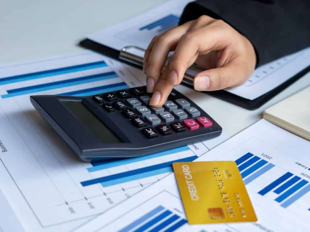 REIT Dividend Reinvestment Plans (DRIPs) vs. Cash Payouts